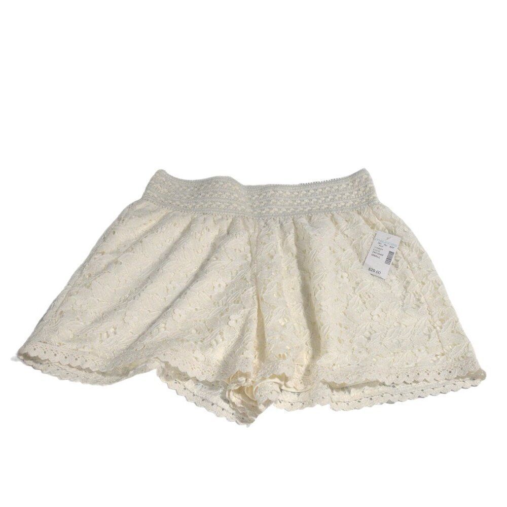 Maurices Mid Rise Cream Lace Shorts Size Small